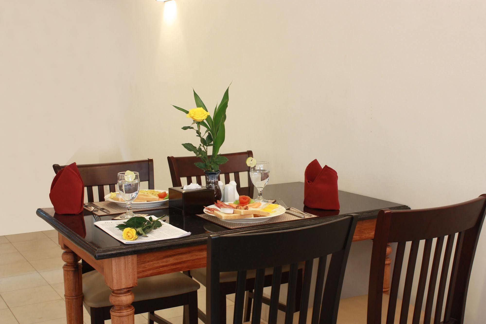 Lux Riverside Hotel & Apartment Phnom Penh Zewnętrze zdjęcie