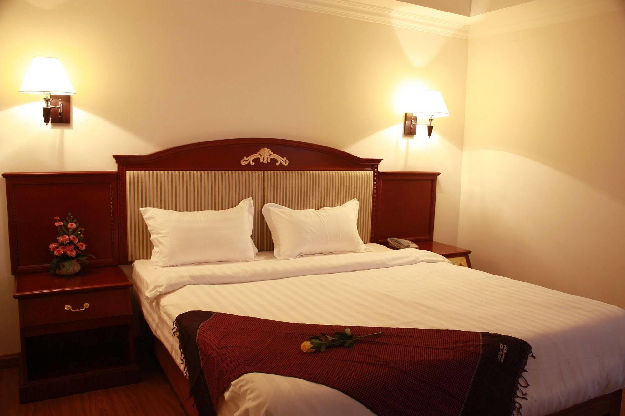 Lux Riverside Hotel & Apartment Phnom Penh Zewnętrze zdjęcie