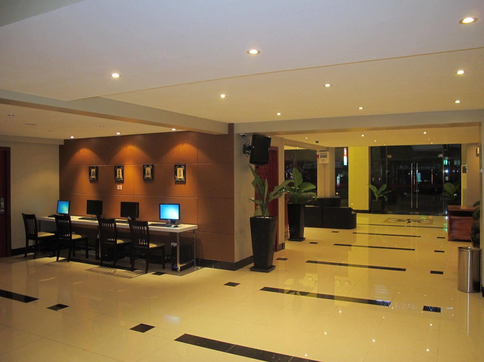 Lux Riverside Hotel & Apartment Phnom Penh Zewnętrze zdjęcie