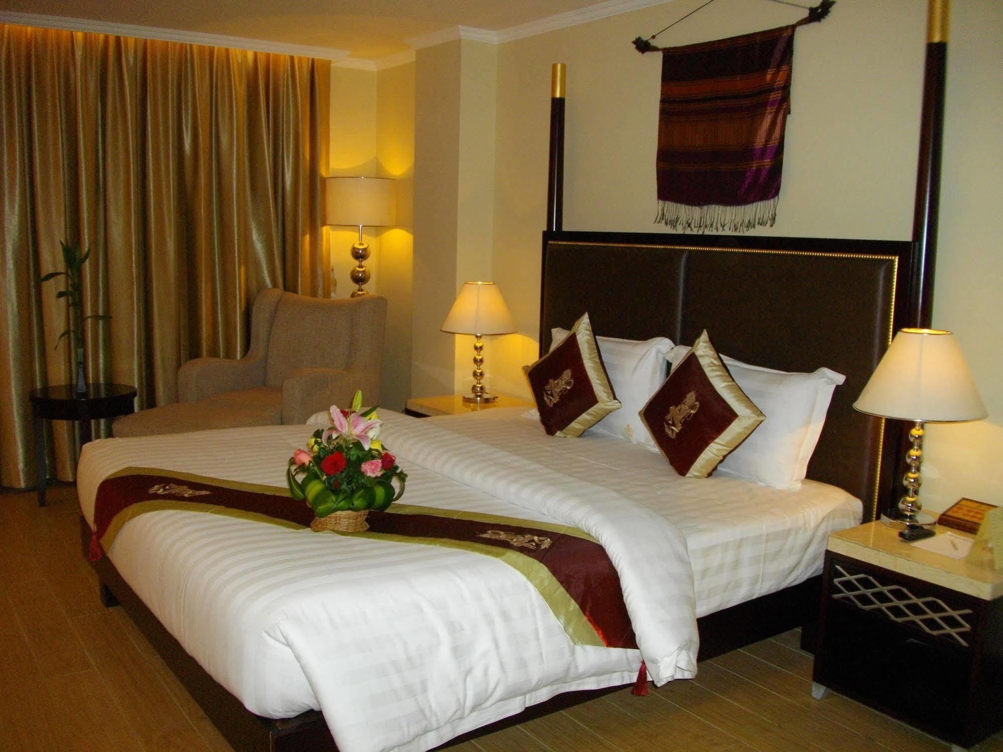 Lux Riverside Hotel & Apartment Phnom Penh Zewnętrze zdjęcie